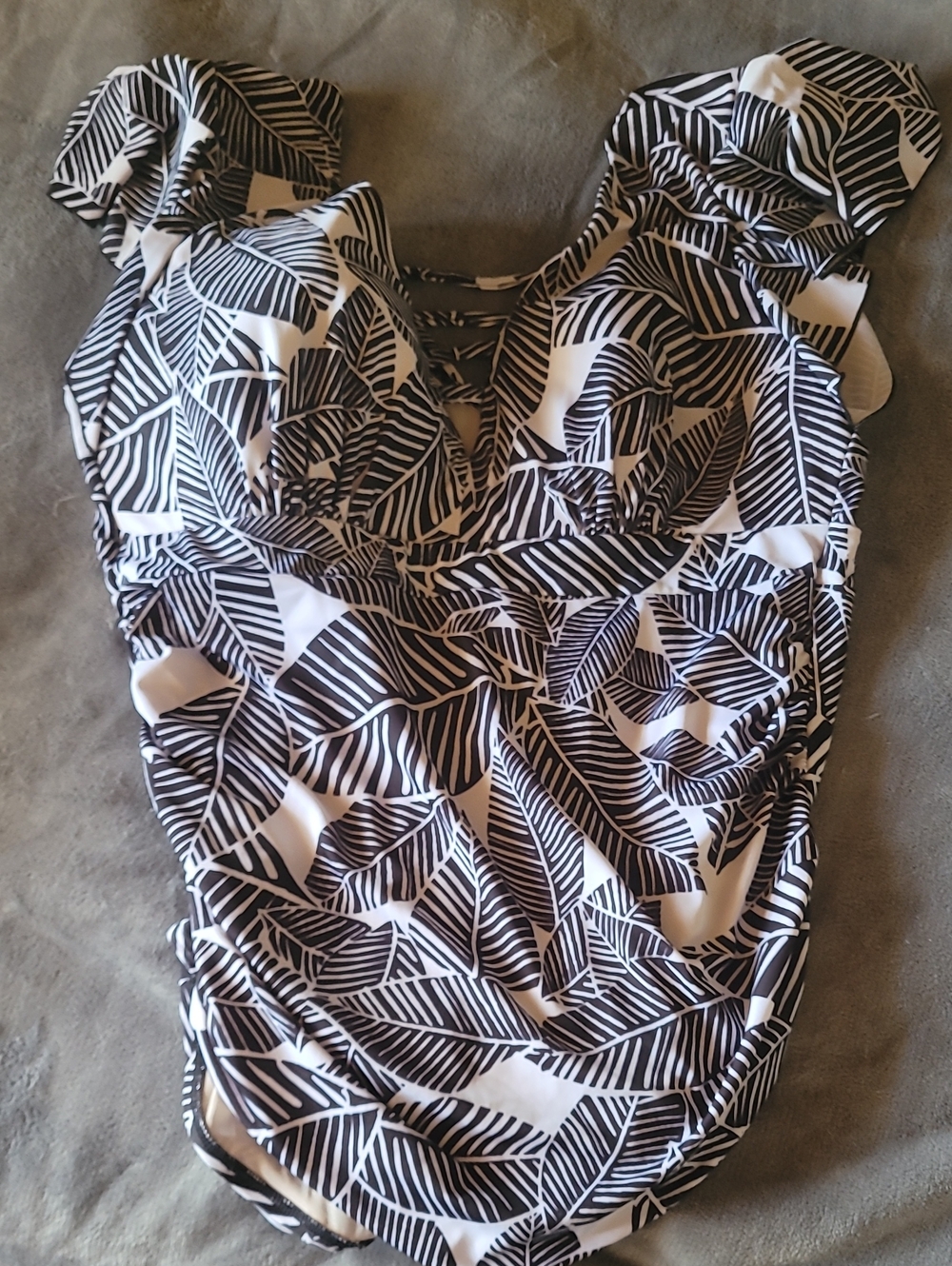Women's Black & White Leaf Print Ruffled Swimsuit